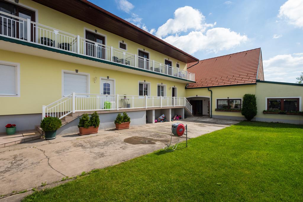 Gaestehaus - Doris - Wenzl เมอบิชอัมซี ภายนอก รูปภาพ